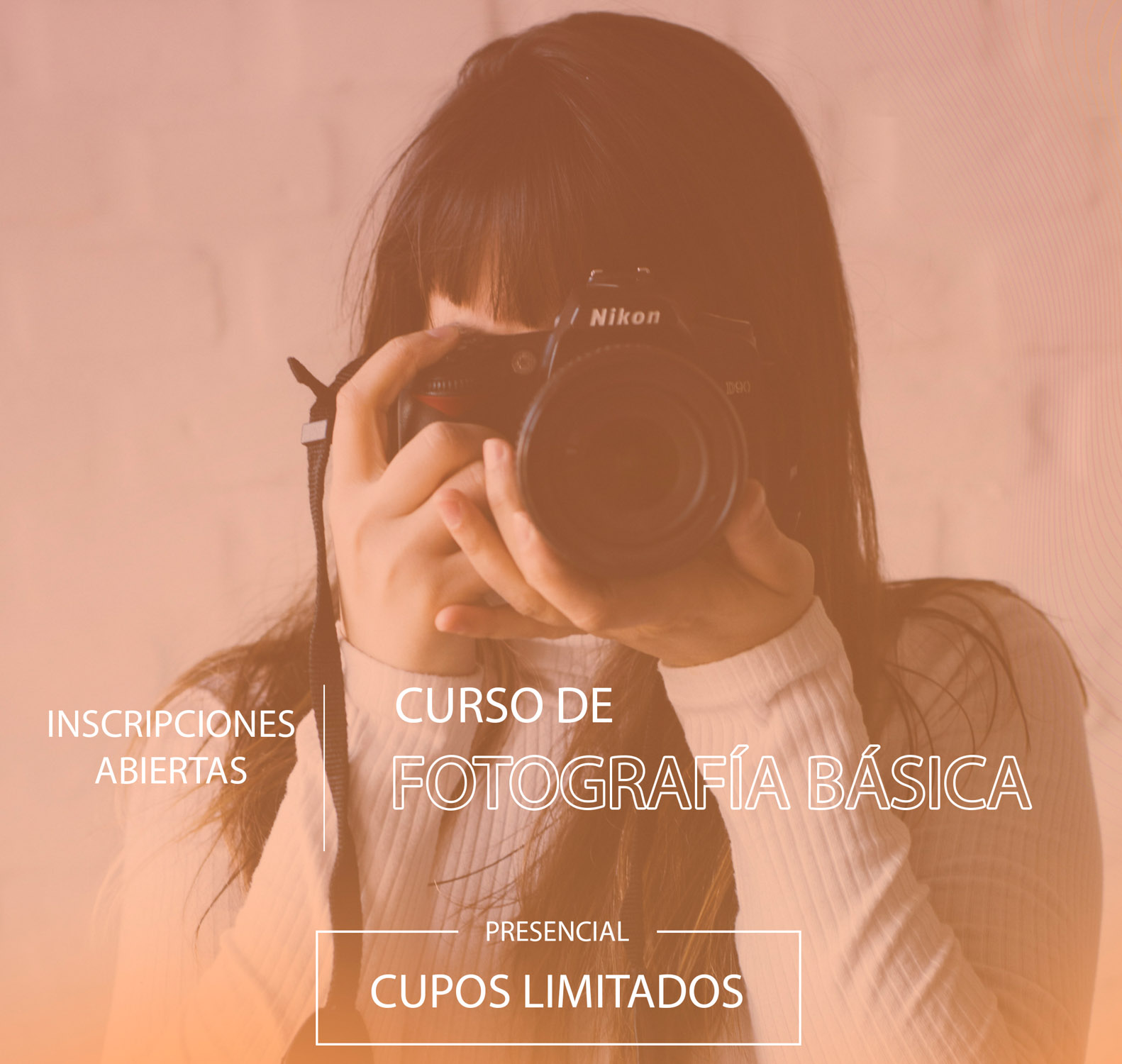 autoretrato de camila gonzalez tomando una fotogradía